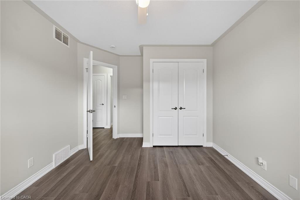 98 Macneil Court Property Photo 32