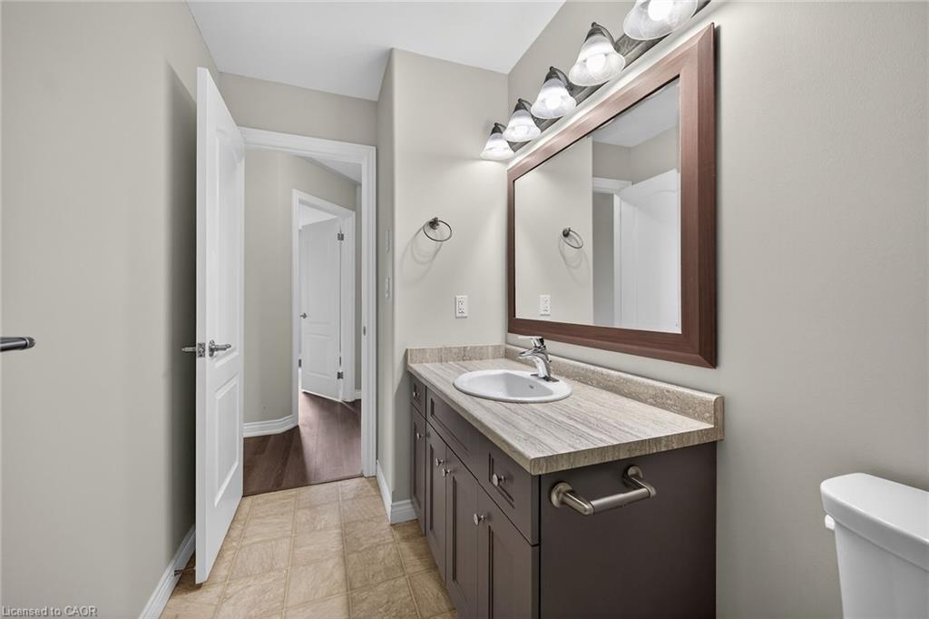 98 Macneil Court Property Photo 34