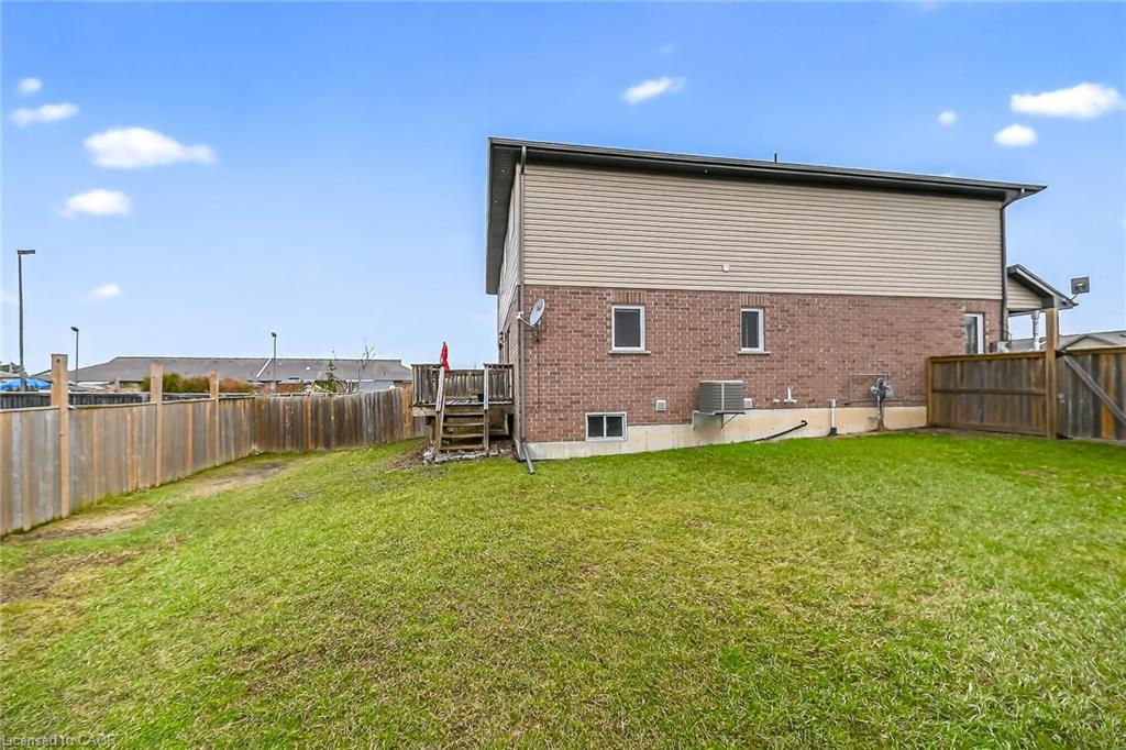98 Macneil Court Property Photo 39