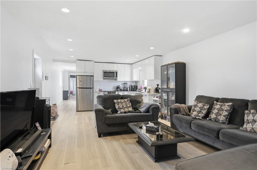1-82 Queen Street N Property Photo 1