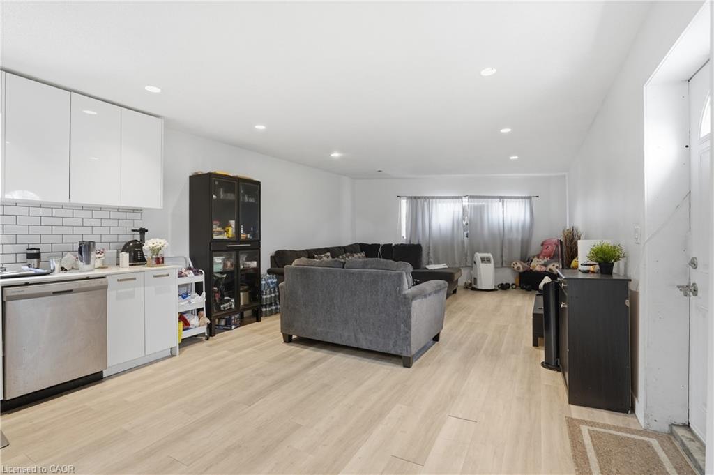 1-82 Queen Street N Property Photo 3