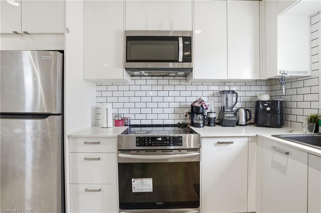 1-82 Queen Street N Property Photo 5