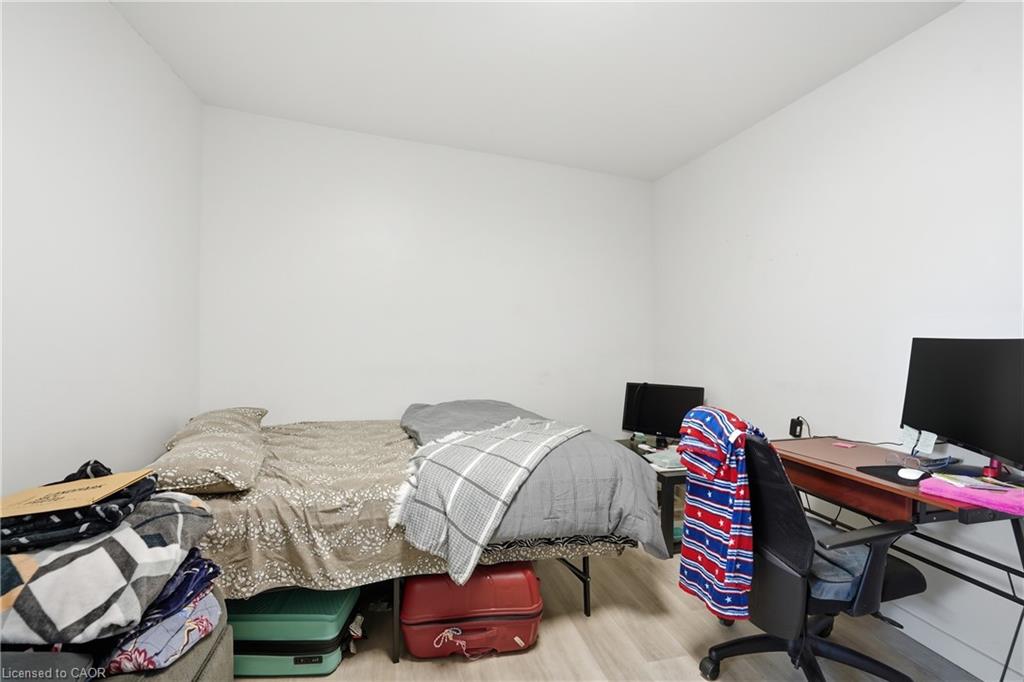 1-82 Queen Street N Property Photo 9