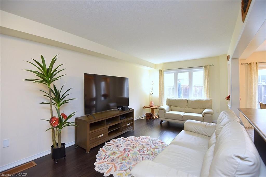 9 Lynch Crescent Property Photo 11