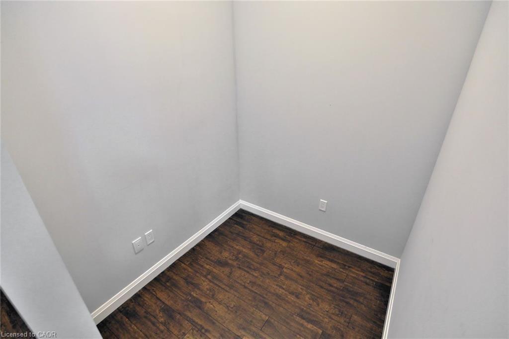 204-112 King Street E Property Photo 14