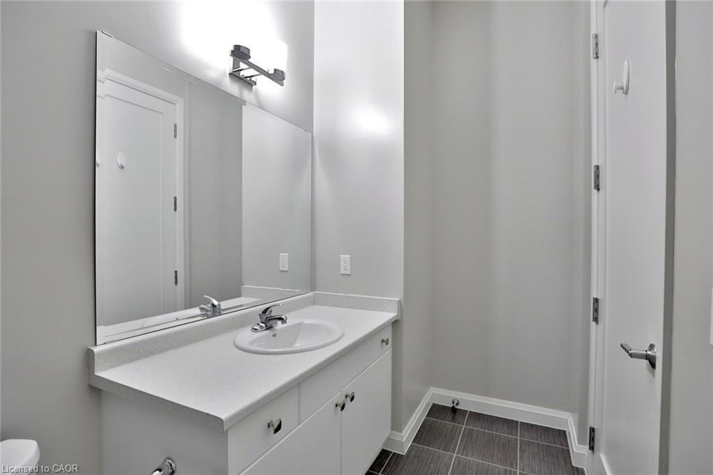 204-112 King Street E Property Photo 17