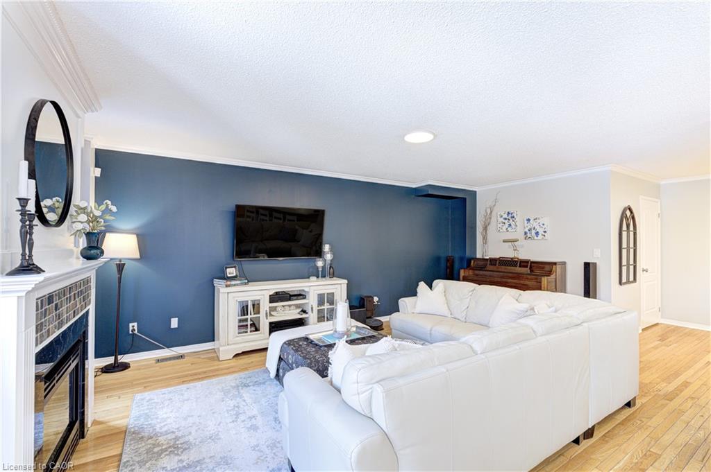 2142 Meadowglen Drive Property Photo 15