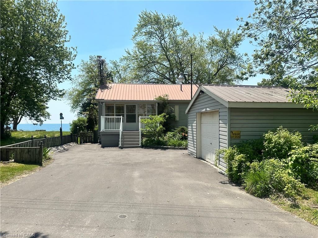 2592 Lakeshore Road Property Photo 1