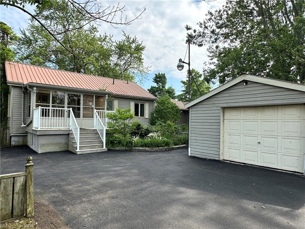 2592 Lakeshore Road Property Photo 2