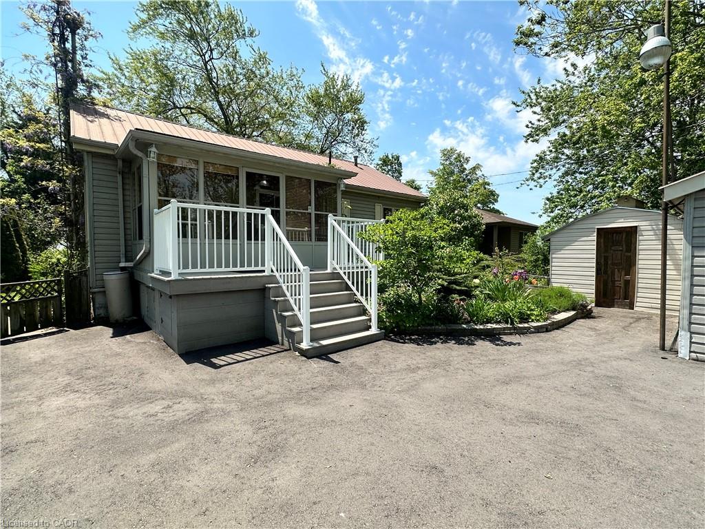 2592 Lakeshore Road Property Photo 3