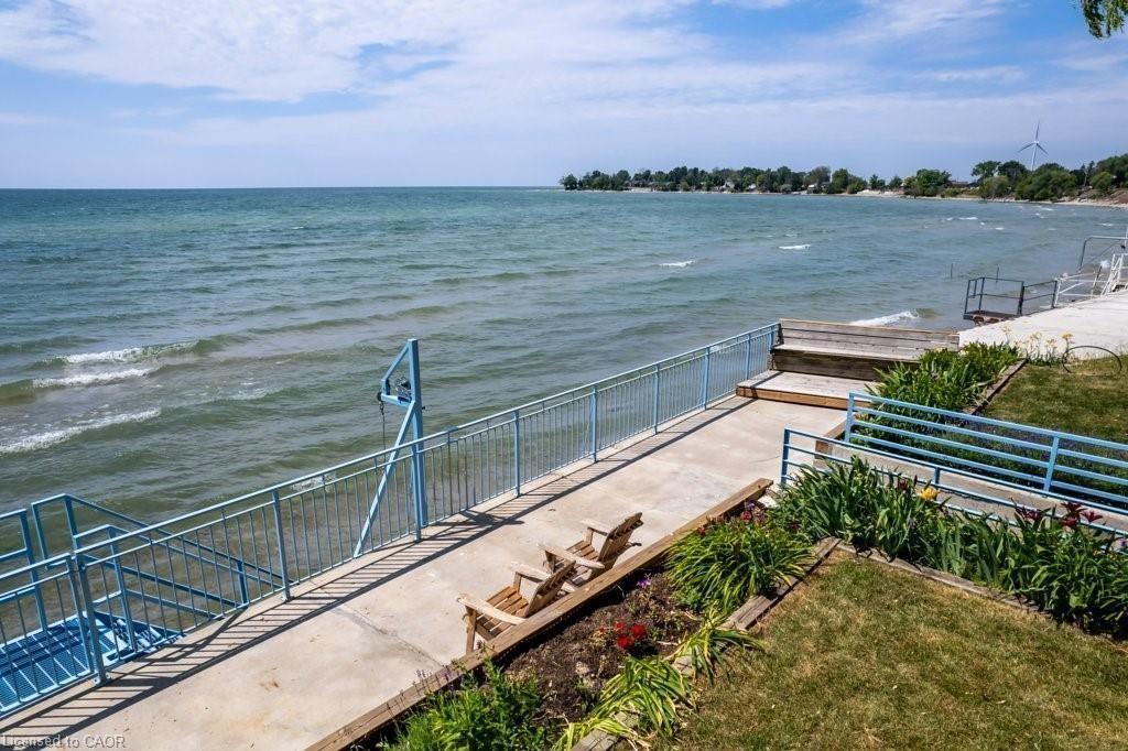 2592 Lakeshore Road Property Photo 6