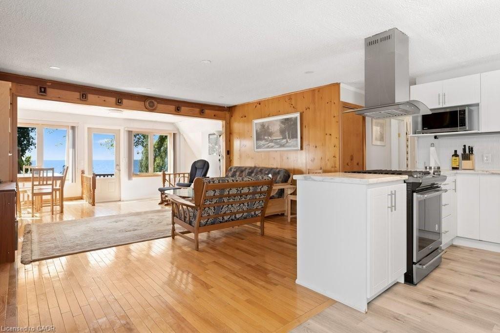 2592 Lakeshore Road Property Photo 13