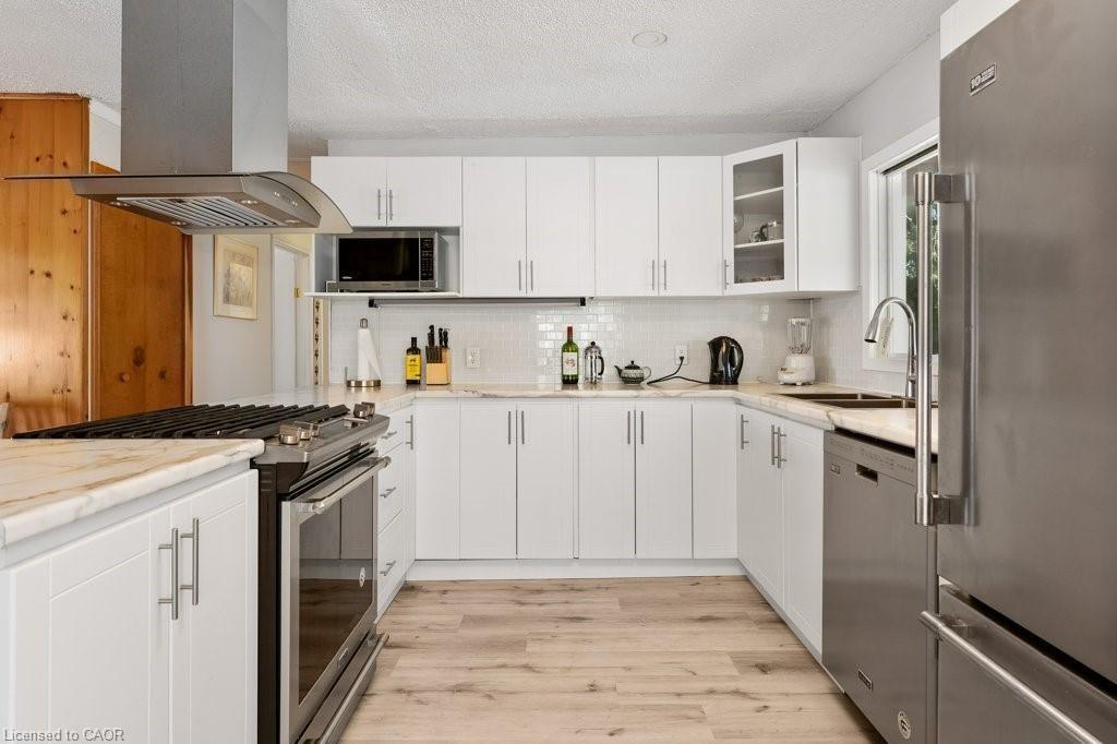 2592 Lakeshore Road Property Photo 14