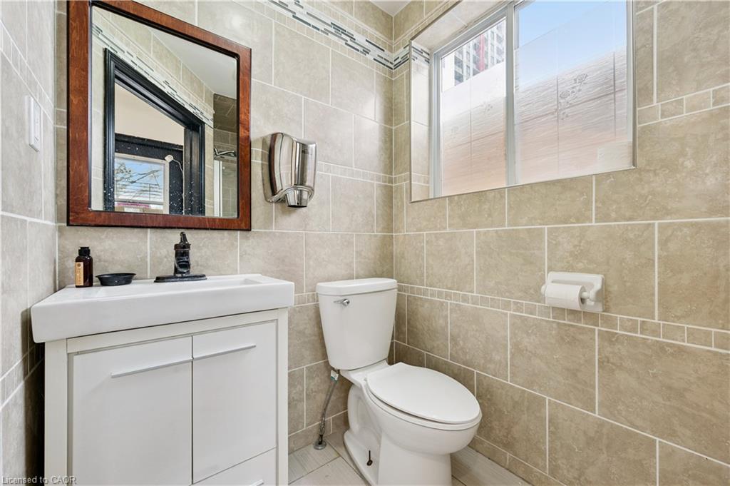 496 King Street E Property Photo 8