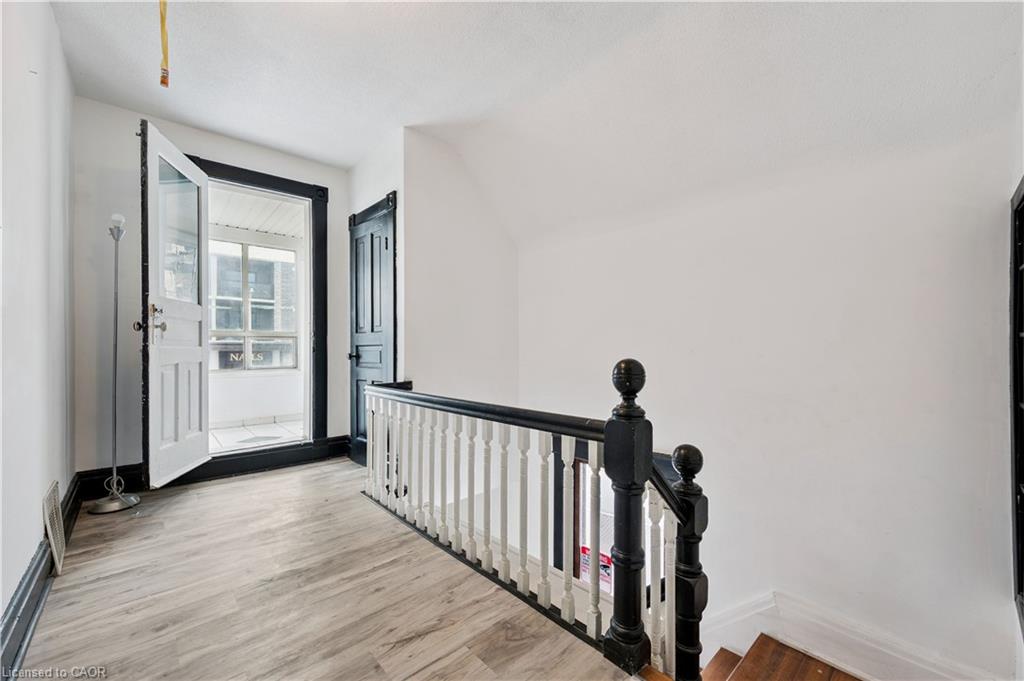 496 King Street E Property Photo 12