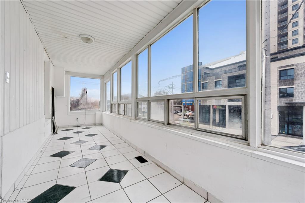496 King Street E Property Photo 15