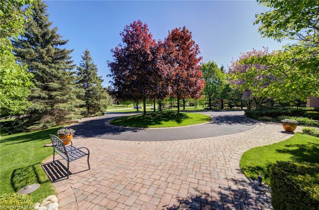 11 Bridlewood Boulevard Property Photo 8