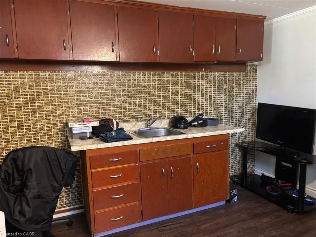 1224 Dunsmure Road Property Photo 14