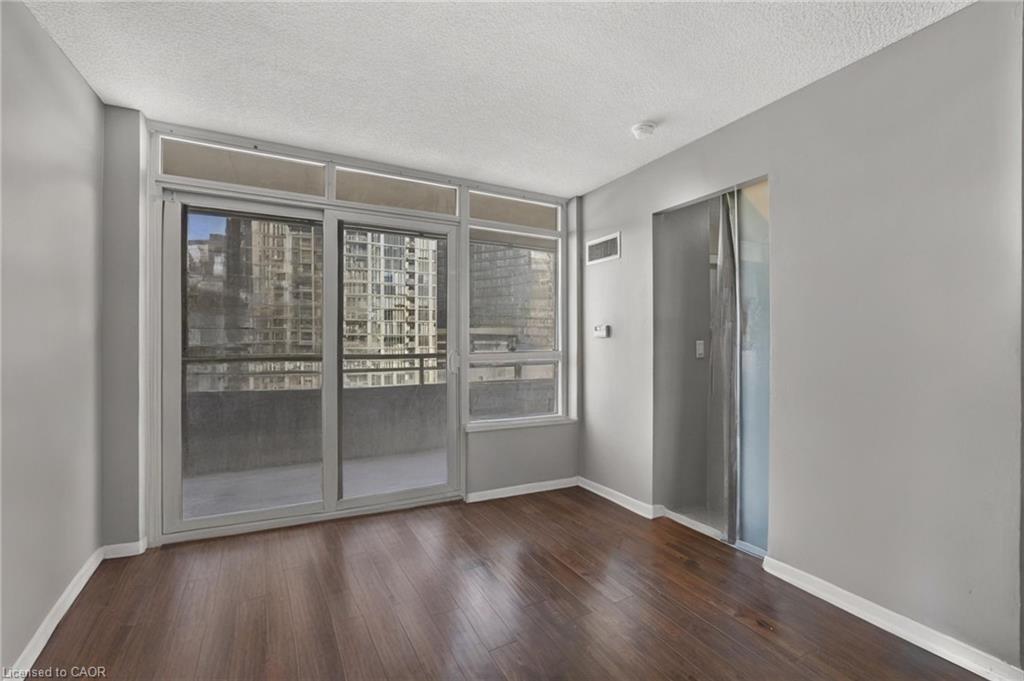 725-38 Joe Shuster Way Property Photo 5