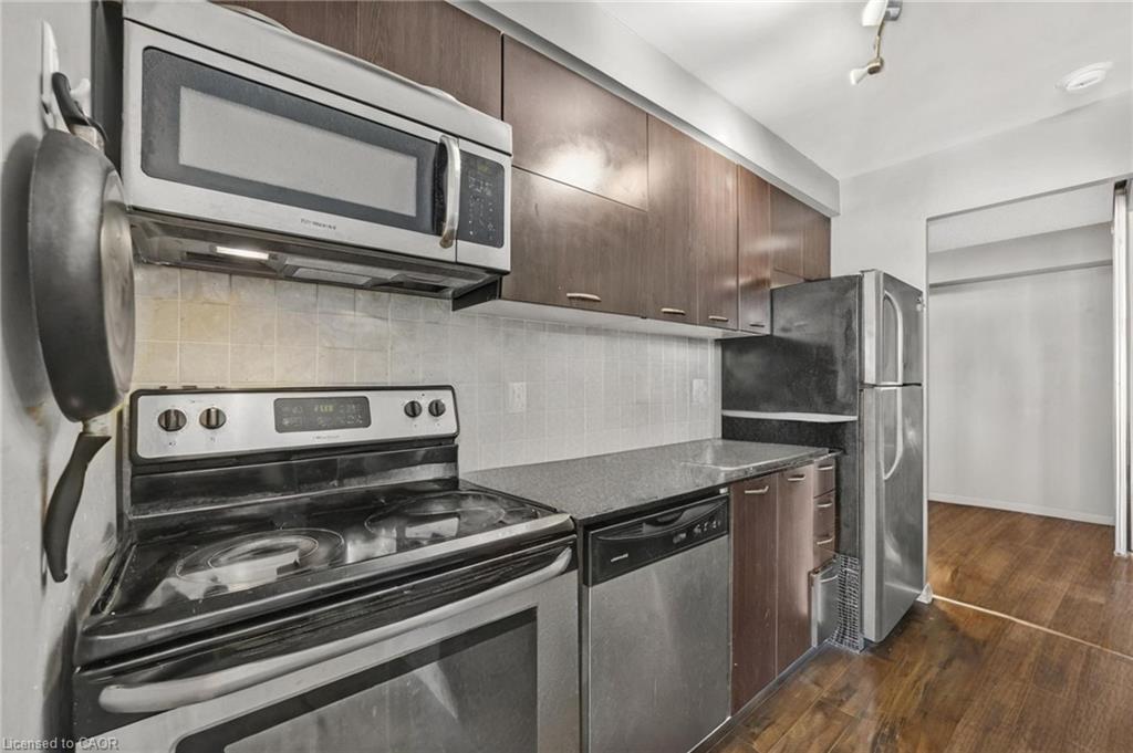 725-38 Joe Shuster Way Property Photo 10