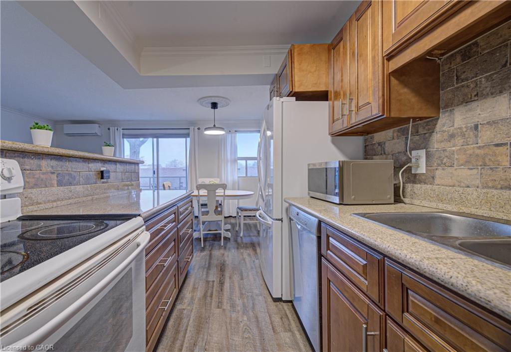 202-793 Colborne Street Property Photo 5