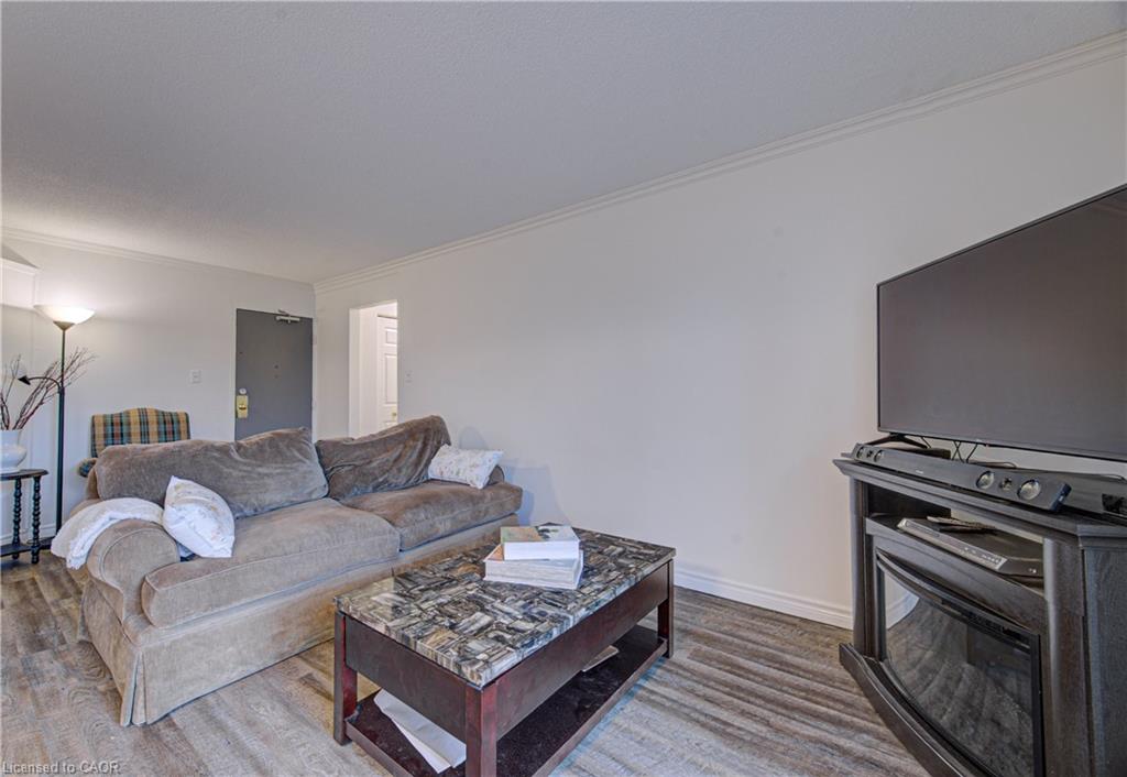 202-793 Colborne Street Property Photo 8