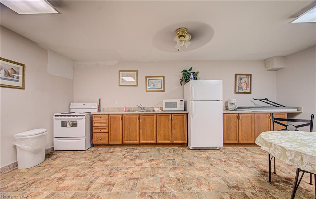 202-793 Colborne Street Property Photo 25