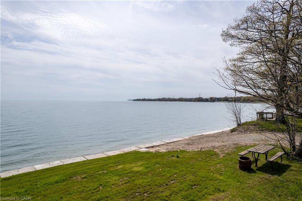 557 Edgewater Place Property Photo 4