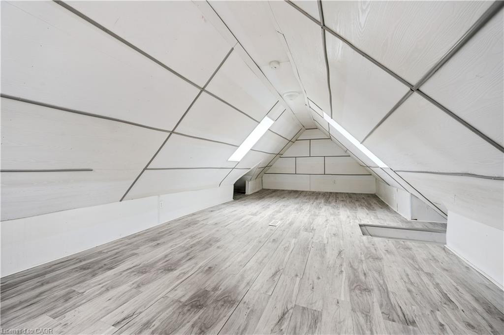 496 King Street E Property Photo 19