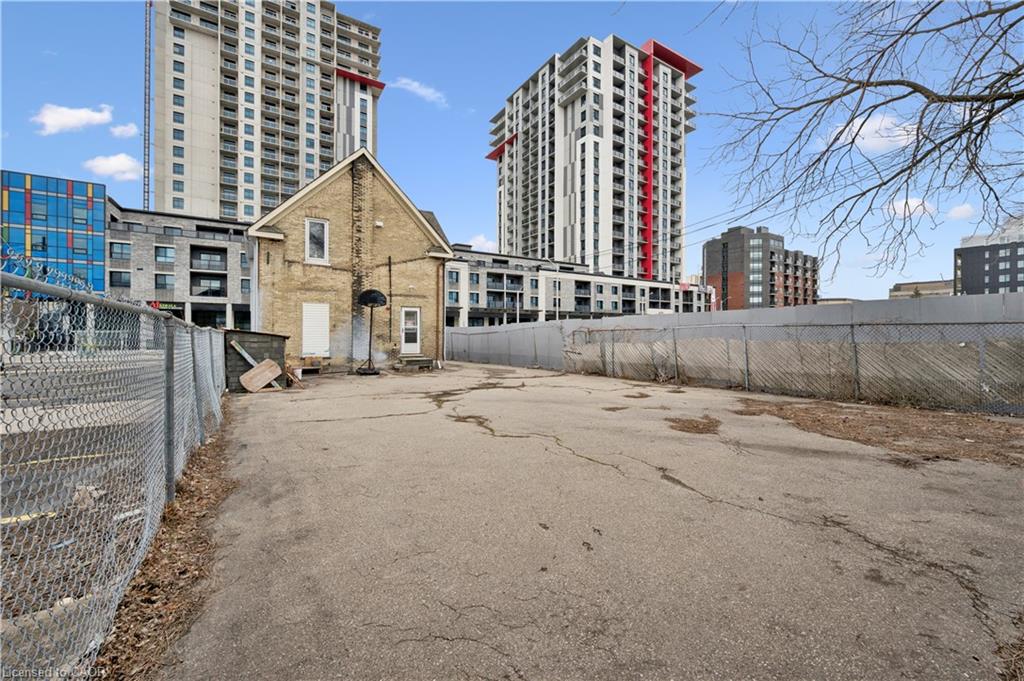 496 King Street E Property Photo 20