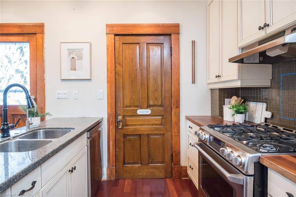 207 Waterloo Street N Property Photo 14