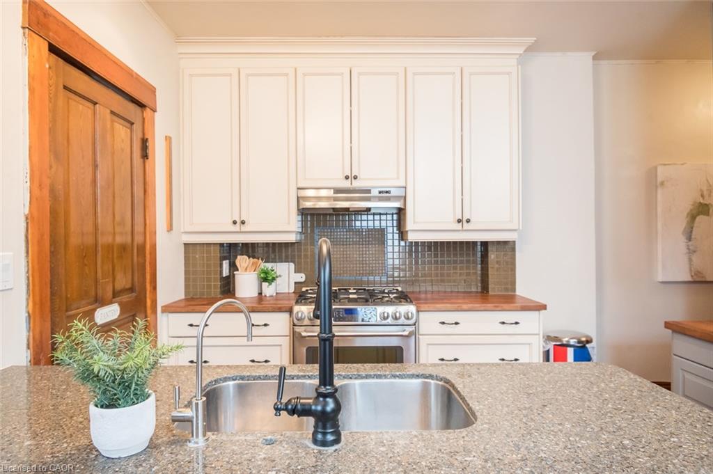207 Waterloo Street N Property Photo 16