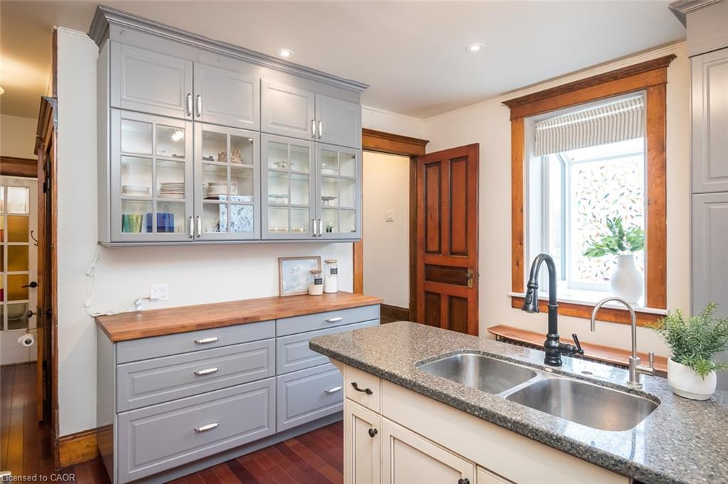 207 Waterloo Street N Property Photo 18