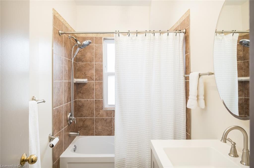 207 Waterloo Street N Property Photo 32