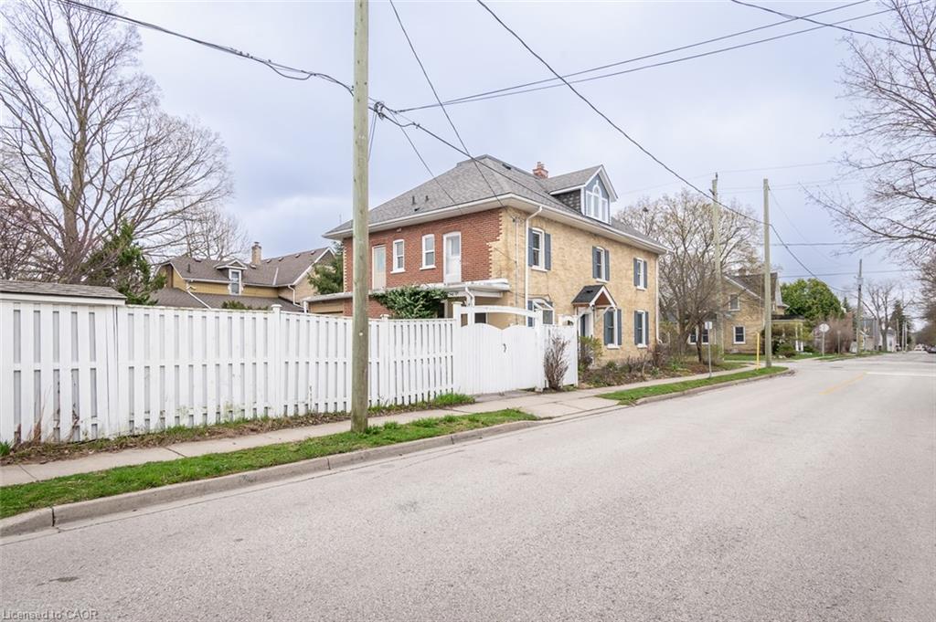 207 Waterloo Street N Property Photo 47