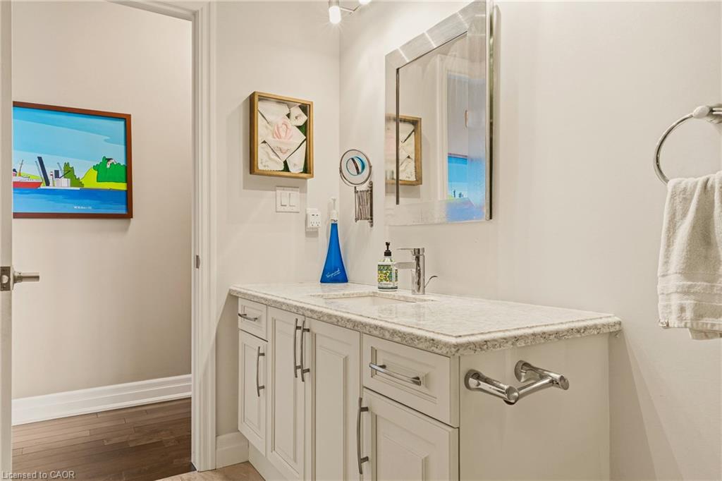 90 Charlton Avenue W Property Photo 23