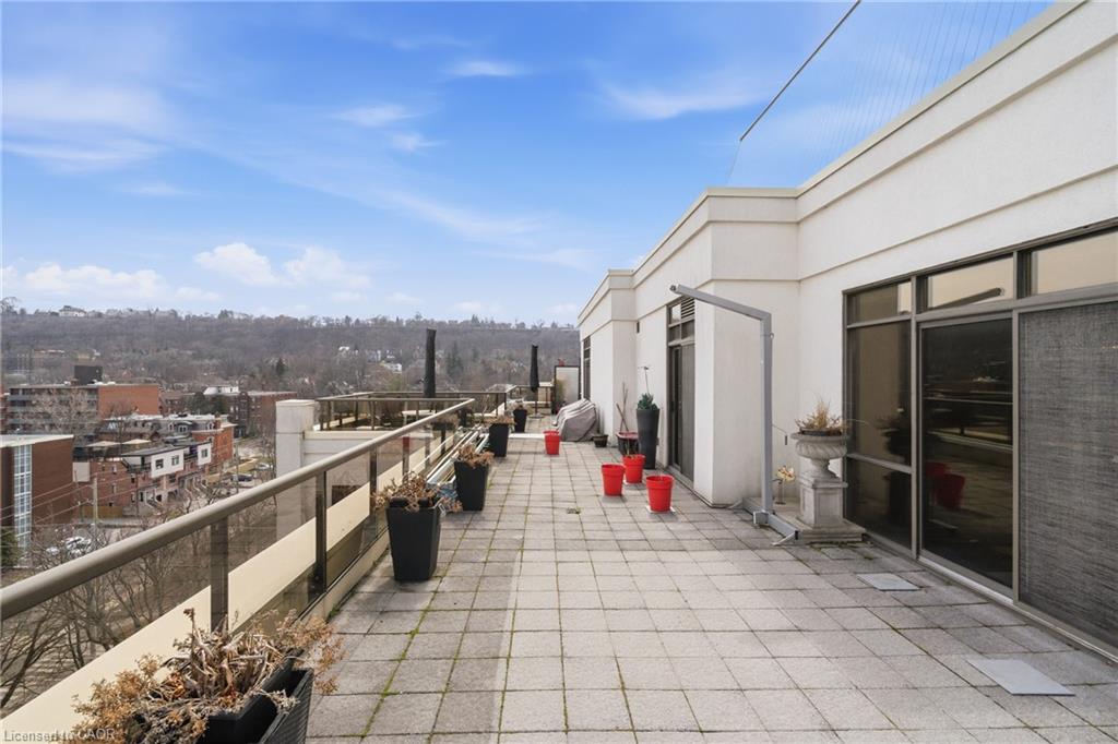 90 Charlton Avenue W Property Photo 38