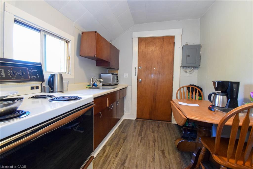 121 Cross Street E Property Photo 29