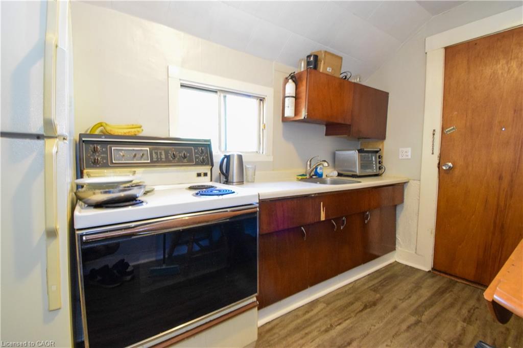 121 Cross Street E Property Photo 31
