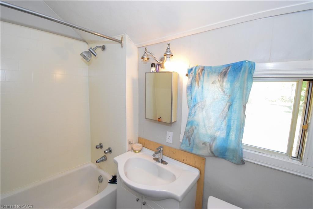121 Cross Street E Property Photo 34