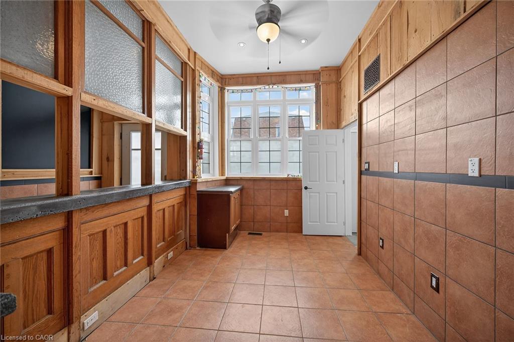 2 Main Street W Property Photo 6