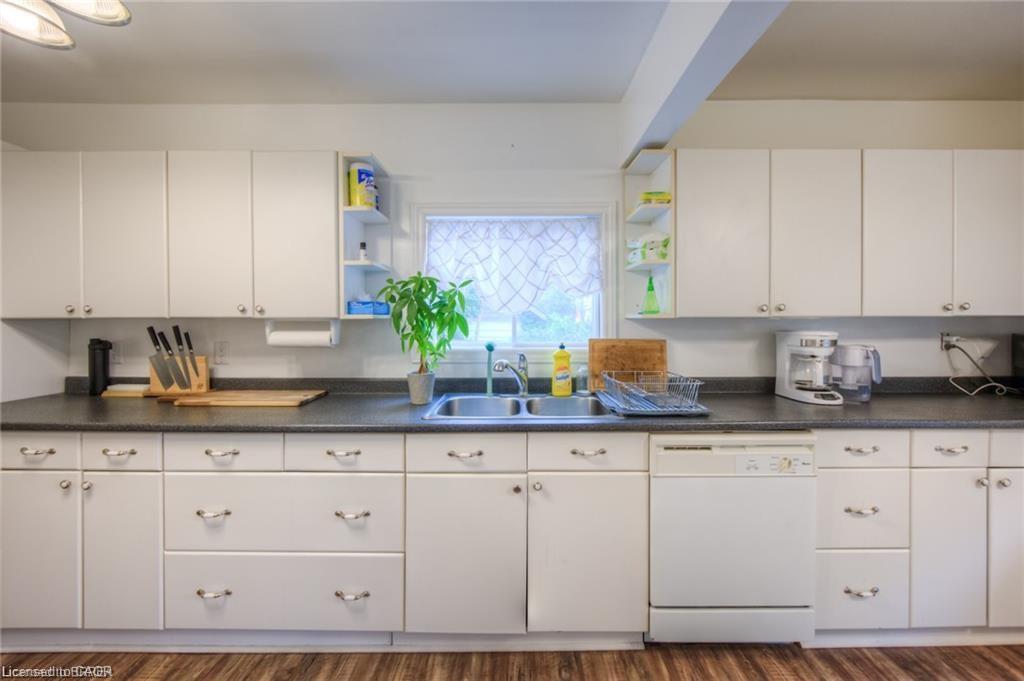10 Bruce Street Property Photo 15