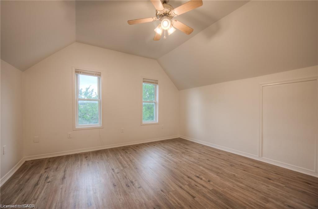 10 Bruce Street Property Photo 18