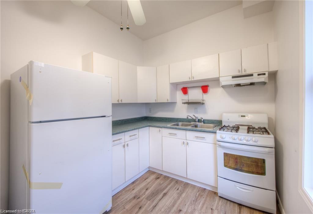 10 Bruce Street Property Photo 28