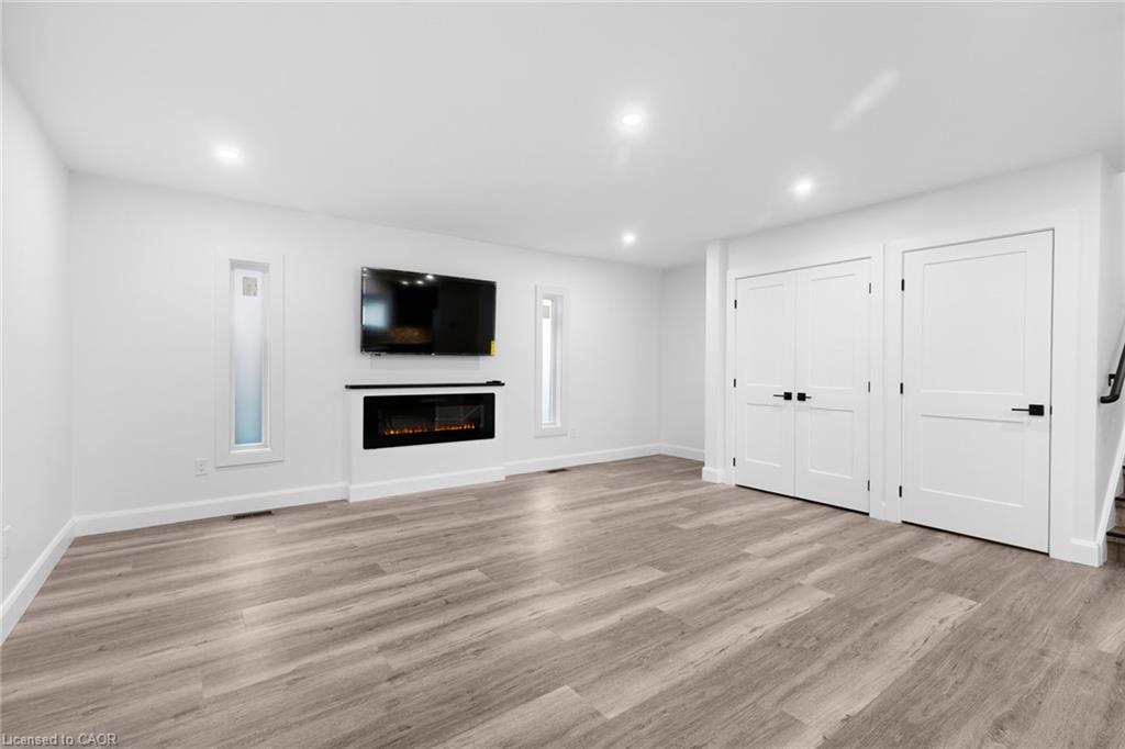 17 Church Street E Property Photo 11