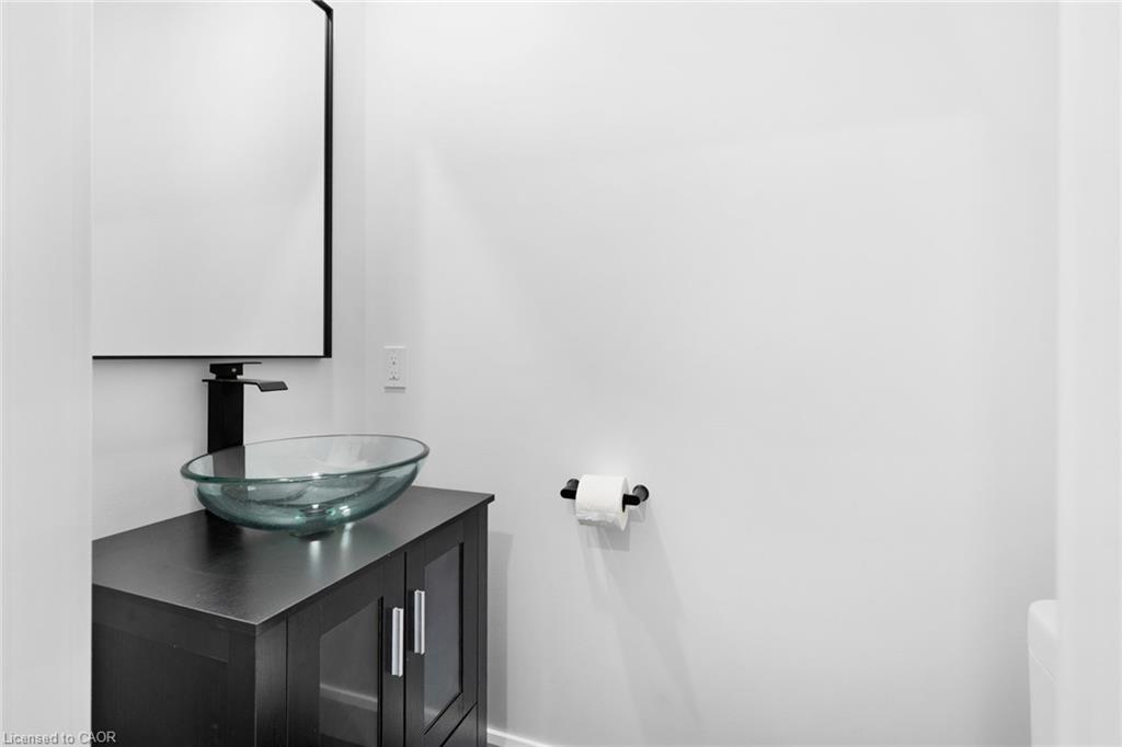 17 Church Street E Property Photo 13