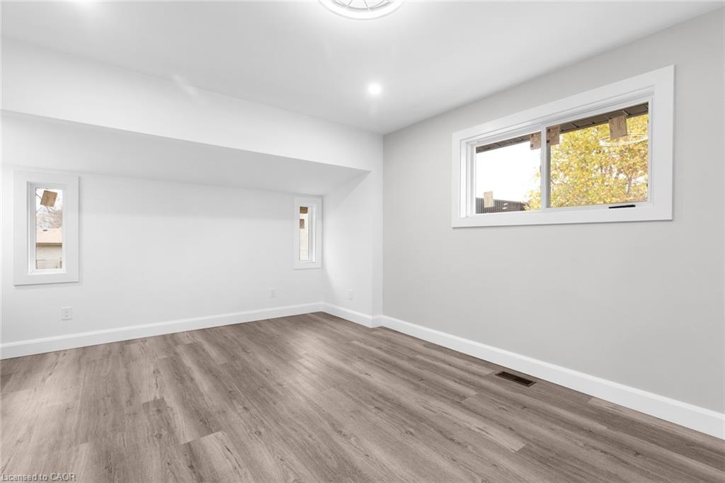 17 Church Street E Property Photo 16