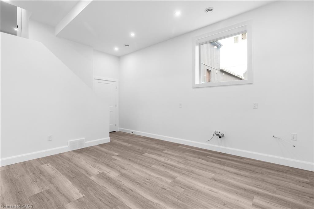 17 Church Street E Property Photo 27