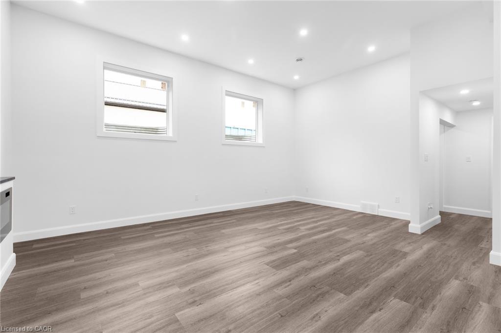 17 Church Street E Property Photo 28