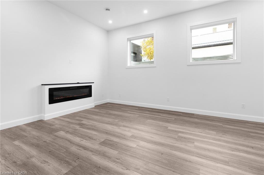 17 Church Street E Property Photo 32
